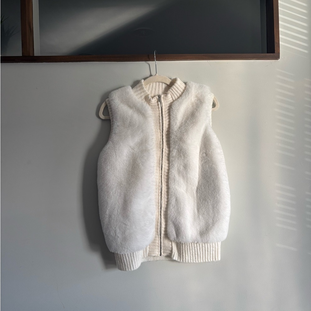 Liz Claiborne Ivory Knit Vest